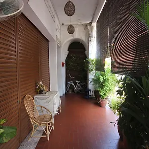 2* Pensión Cocoa Mews Cafe And